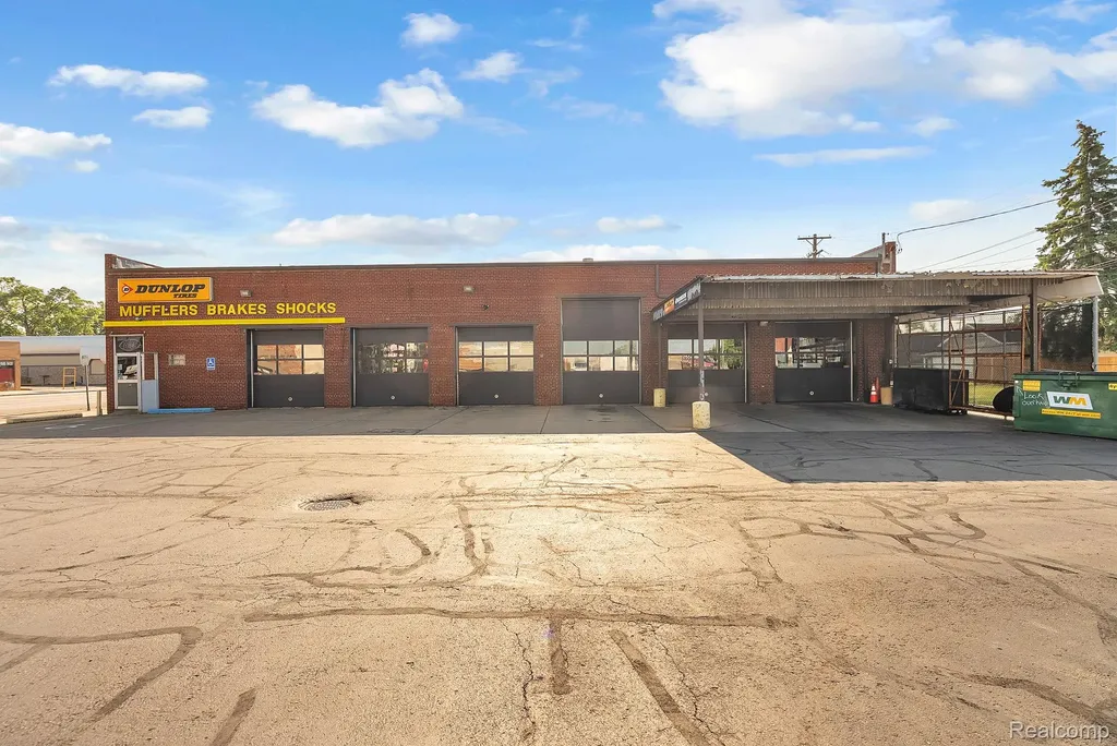14433 W Warren Avenue Dearborn City MI 48126