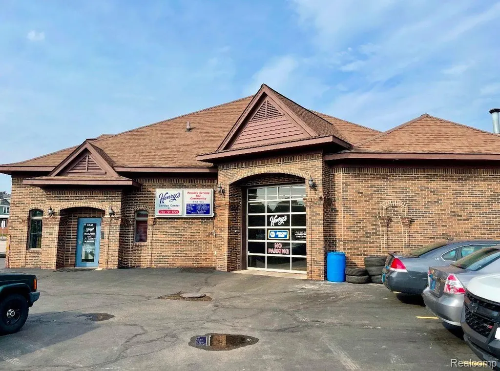3041 S Wayne Road Wayne City MI 48184