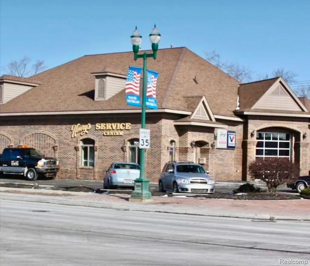 3041 S Wayne Road Wayne City MI 48184