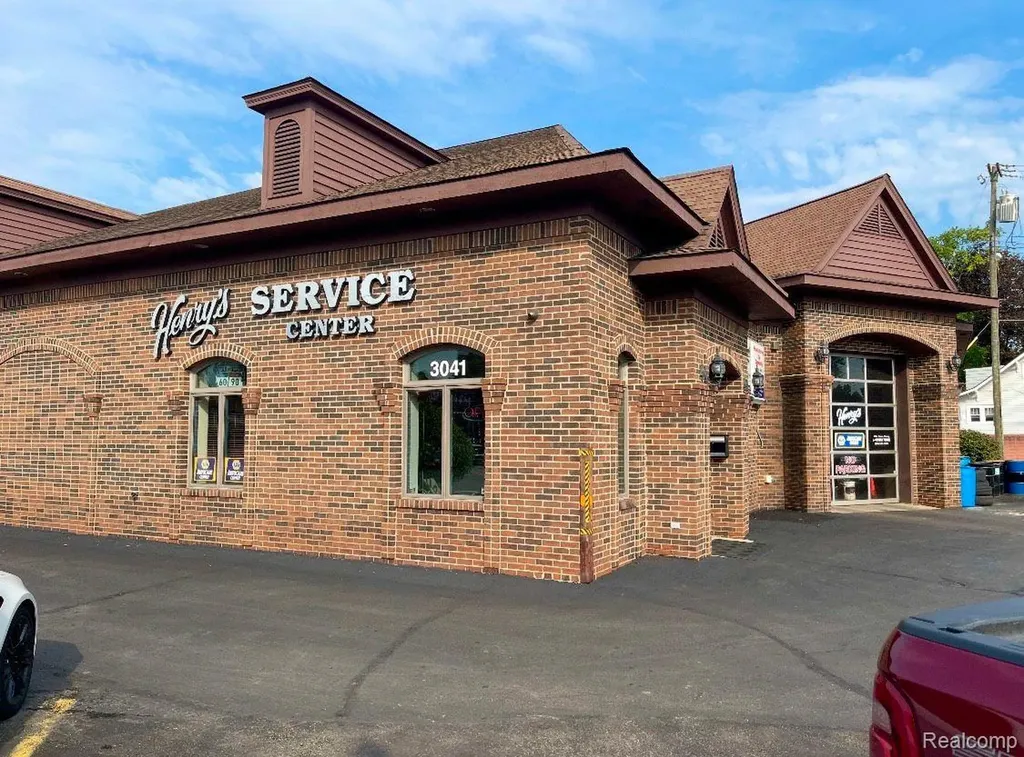 3041 S Wayne Road Wayne City MI 48184