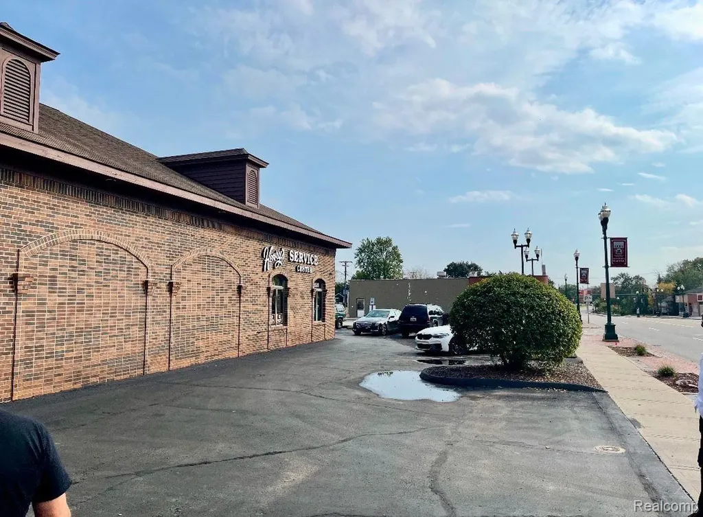 3041 S Wayne Road Wayne City MI 48184