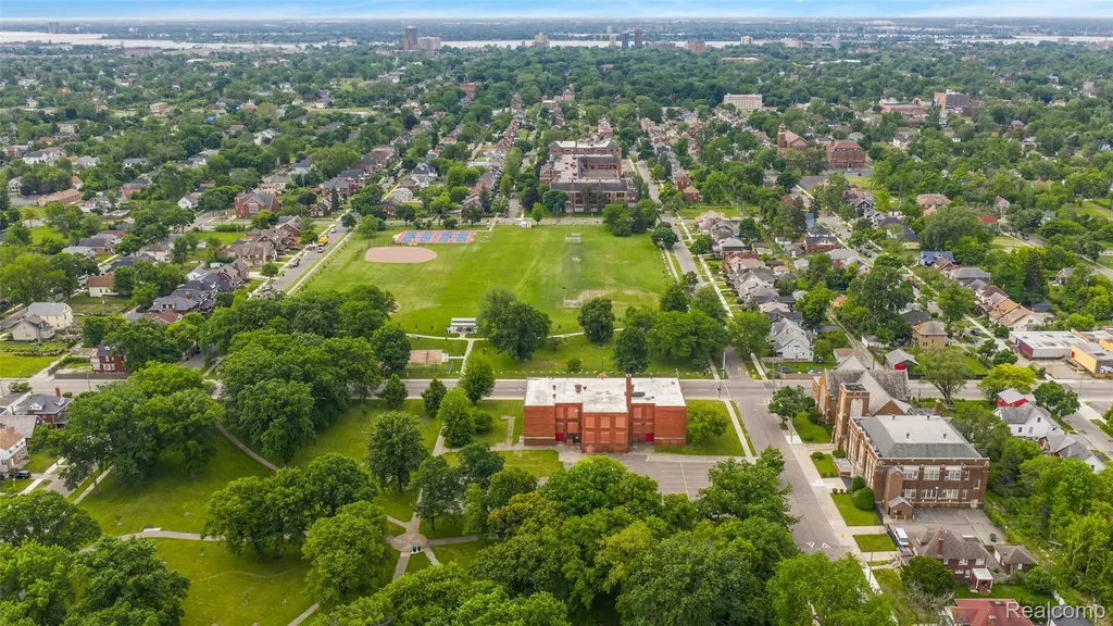 8411 E Forest Avenue Detroit City MI 48214