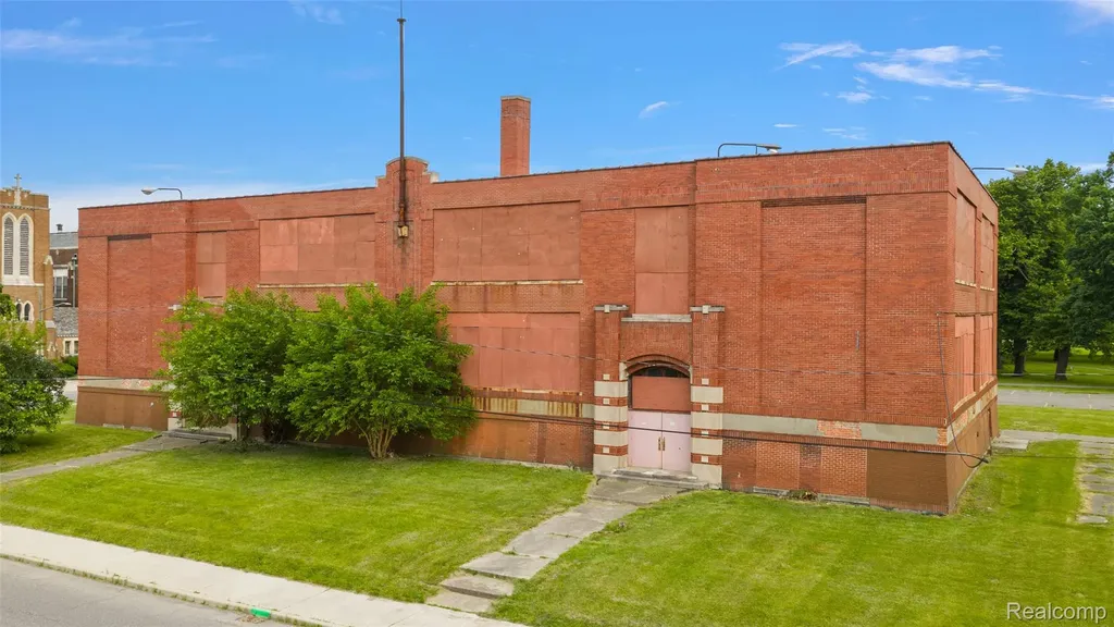 8411 E Forest Avenue Detroit City MI 48214