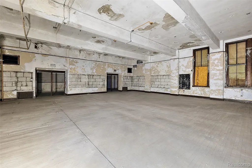 8411 E Forest Avenue Detroit City MI 48214