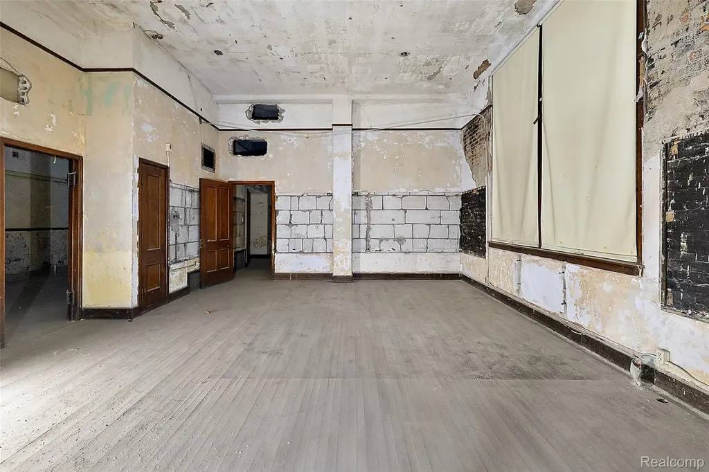 8411 E Forest Avenue Detroit City MI 48214