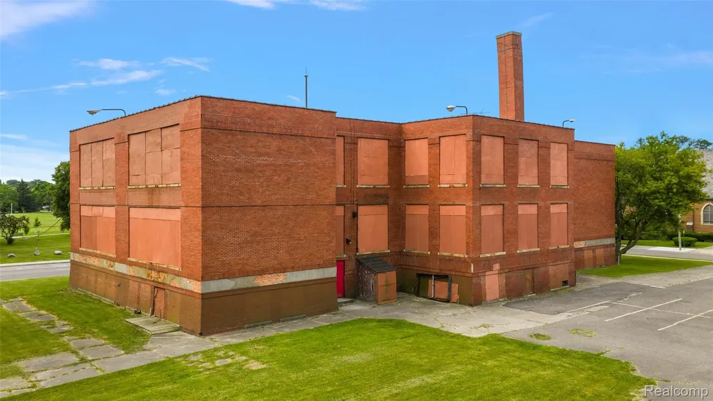 8411 E Forest Avenue Detroit City MI 48214