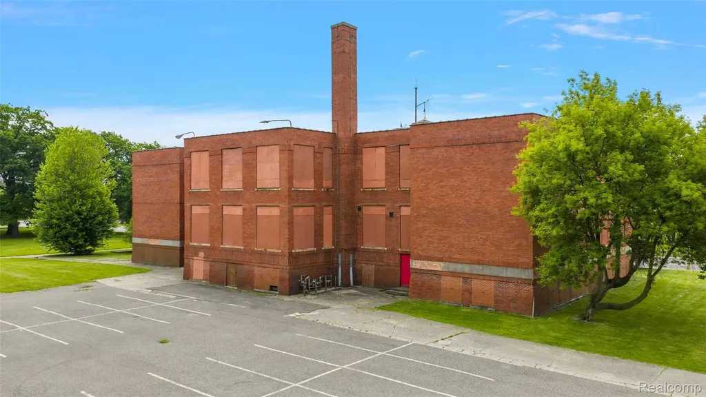 8411 E Forest Avenue Detroit City MI 48214