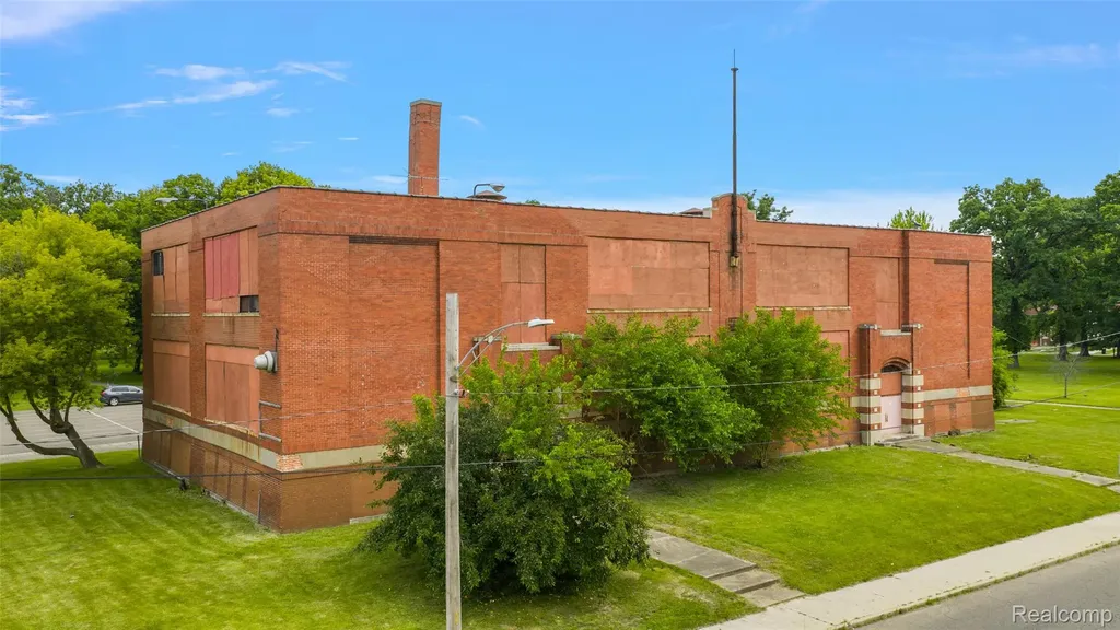 8411 E Forest Avenue Detroit City MI 48214