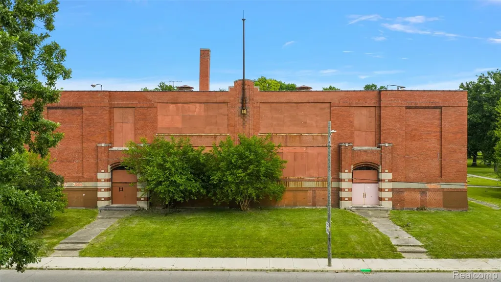 8411 E Forest Avenue Detroit City MI 48214