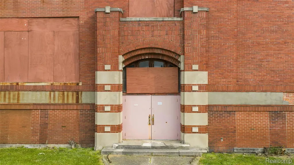 8411 E Forest Avenue Detroit City MI 48214