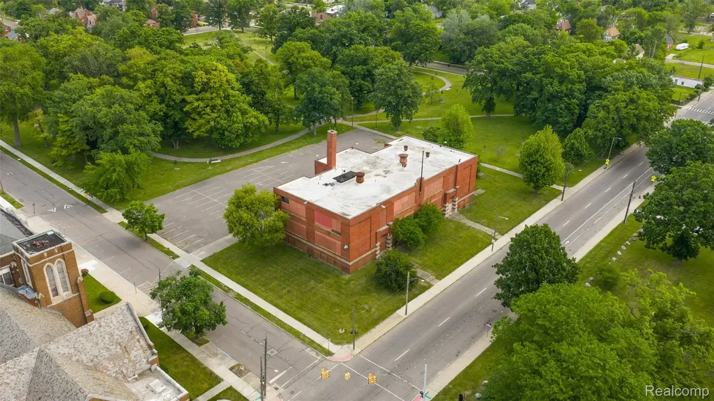 8411 E Forest Avenue Detroit City MI 48214