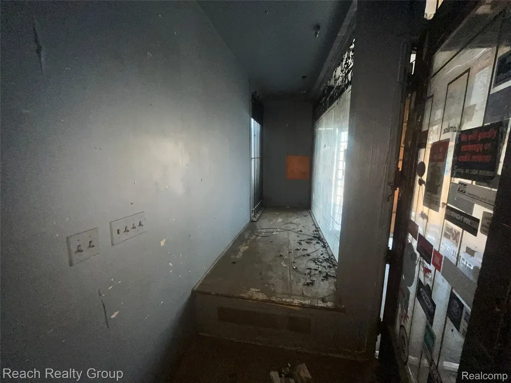 21603 Grand River Avenue Detroit City MI 48219