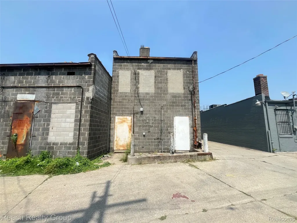 21603 Grand River Avenue Detroit City MI 48219
