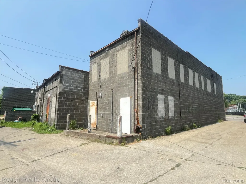 21603 Grand River Avenue Detroit City MI 48219