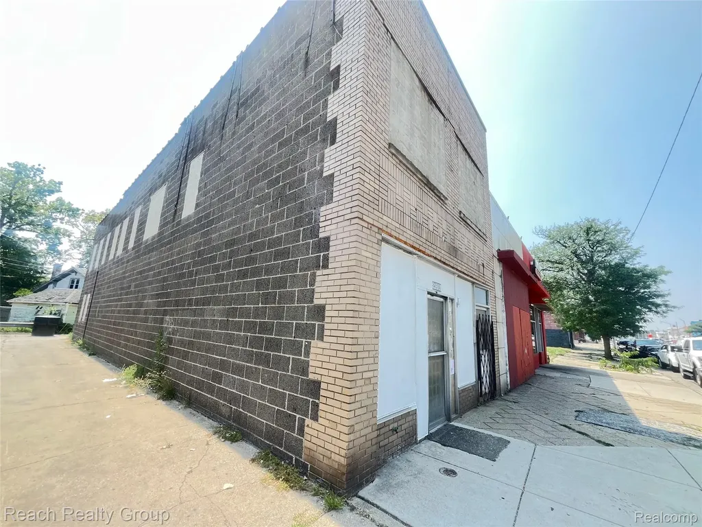 21603 Grand River Avenue Detroit City MI 48219