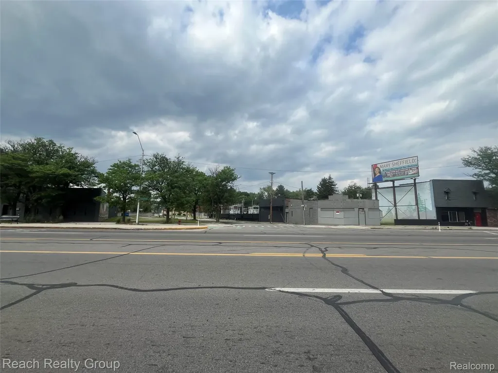 21603 Grand River Avenue Detroit City MI 48219