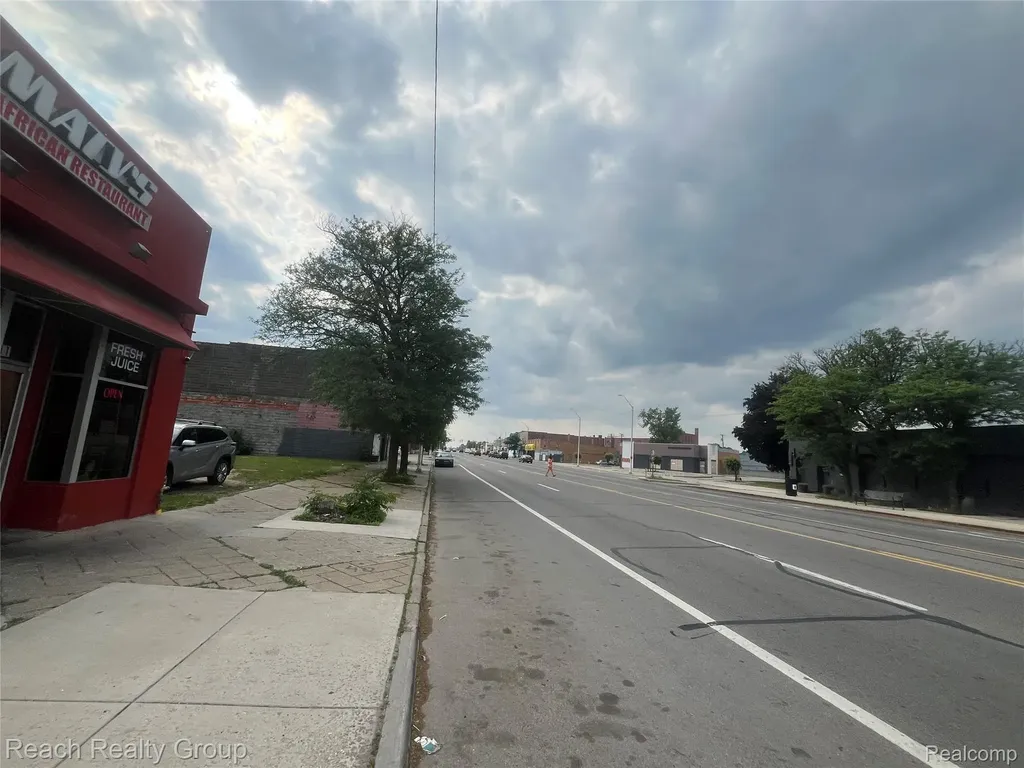 21603 Grand River Avenue Detroit City MI 48219