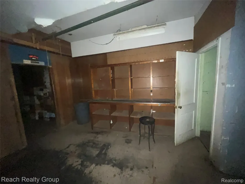 21603 Grand River Avenue Detroit City MI 48219