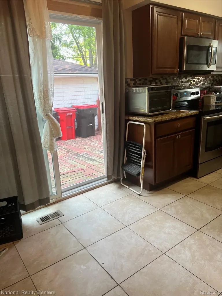 20120 N Covington Parkway Southfield City MI 48076