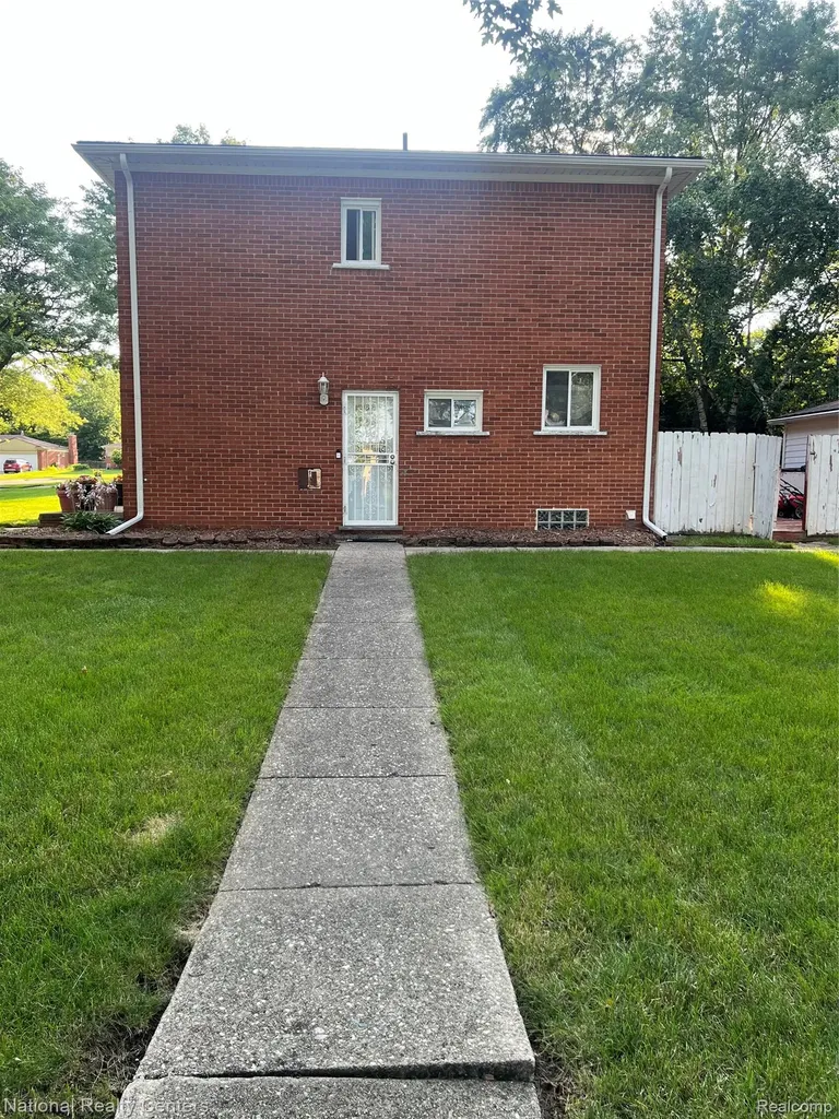 20120 N Covington Parkway Southfield City MI 48076
