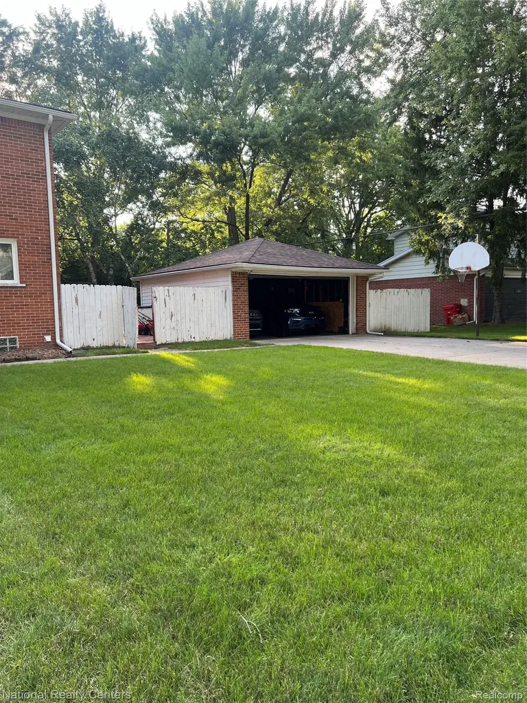 20120 N Covington Parkway Southfield City MI 48076