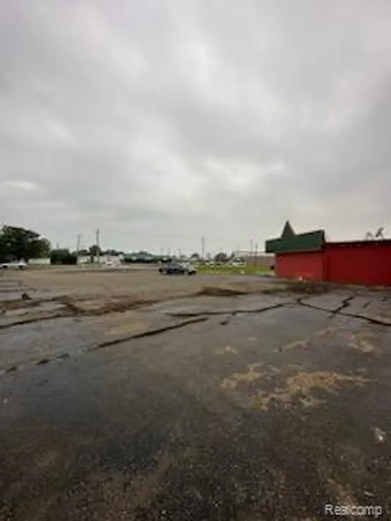 17689 Masonic Fraser City MI 48026
