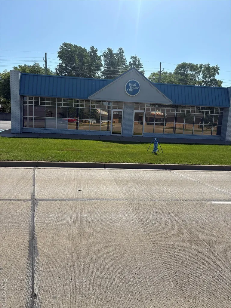 27320 Harper Avenue St. Clair Shores City MI 48081
