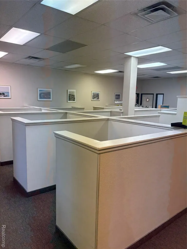 27320 Harper Avenue St. Clair Shores City MI 48081