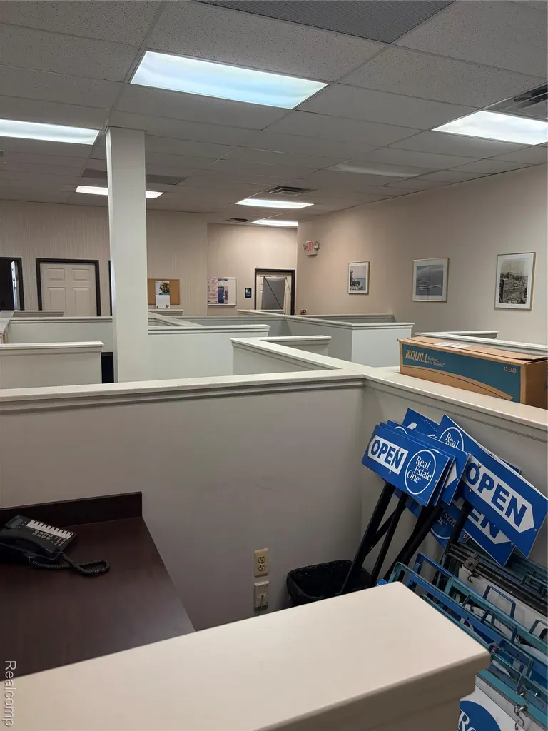 27320 Harper Avenue St. Clair Shores City MI 48081