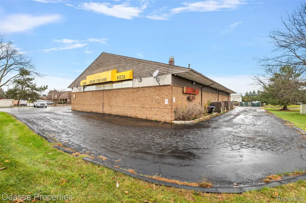 5625 18 Mile Road Sterling Heights City MI 48314