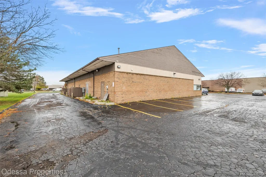 5625 18 Mile Road Sterling Heights City MI 48314