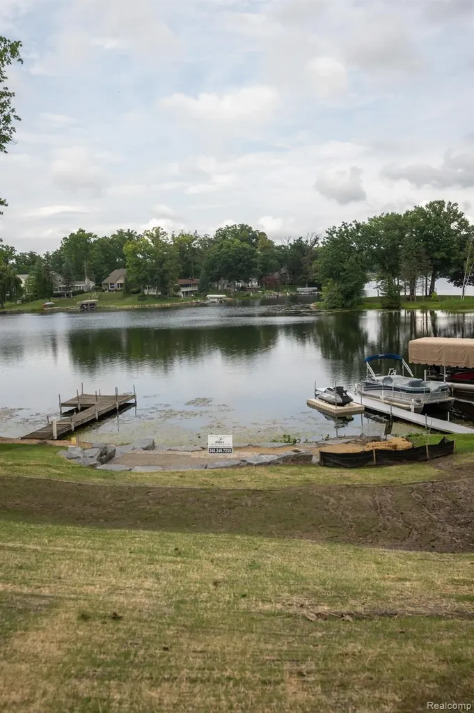 10418 King Road Springfield Charter Township MI 48350