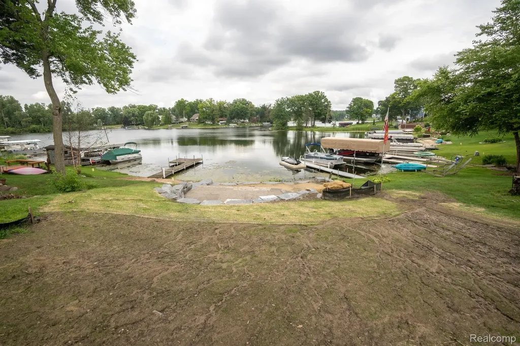 10418 King Road Springfield Charter Township MI 48350