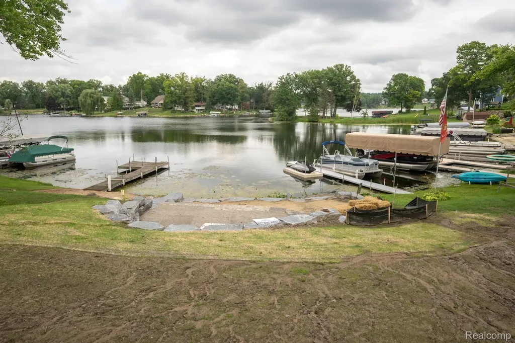 10418 King Road Springfield Charter Township MI 48350