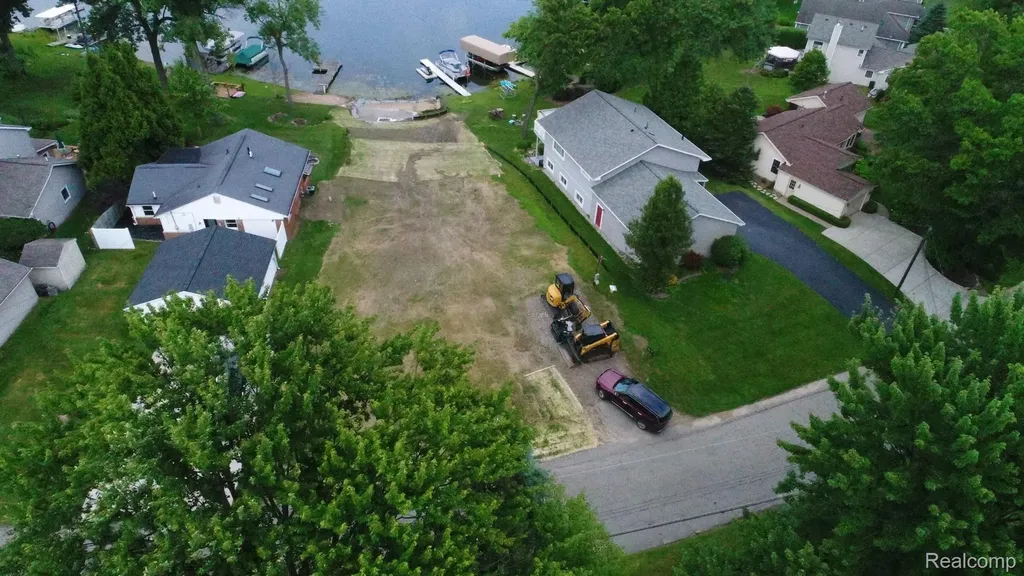 10418 King Road Springfield Charter Township MI 48350