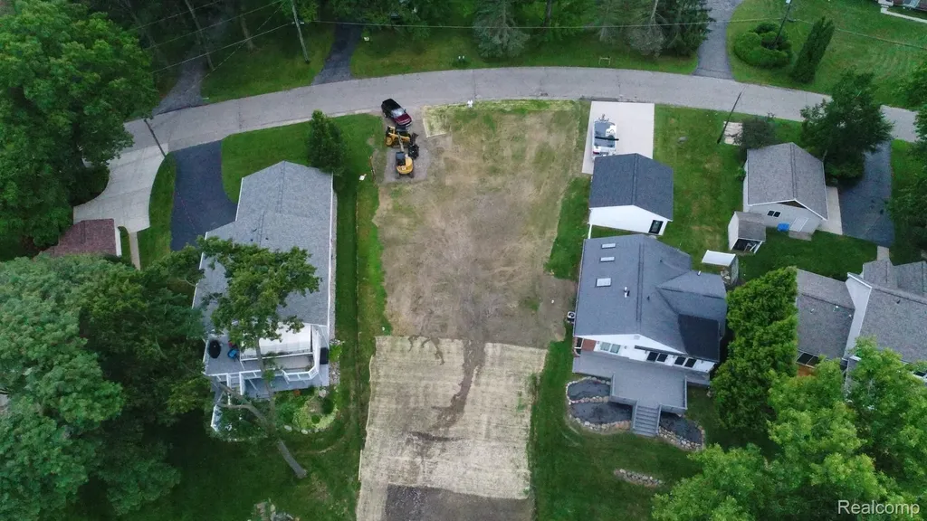 10418 King Road Springfield Charter Township MI 48350