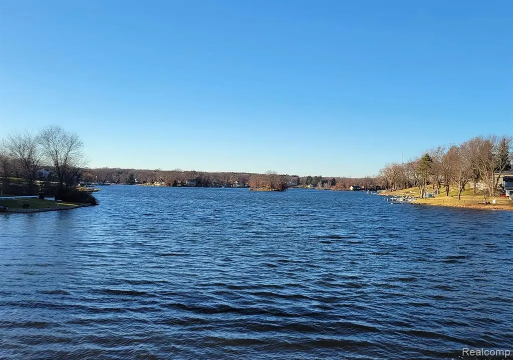 10418 King Road Springfield Charter Township MI 48350