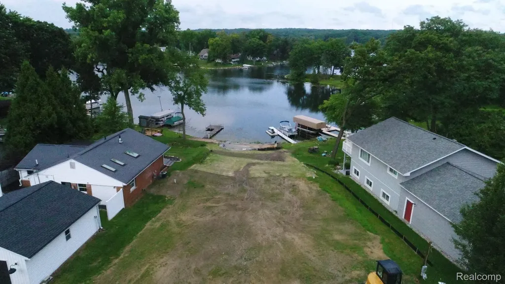 10418 King Road Springfield Charter Township MI 48350