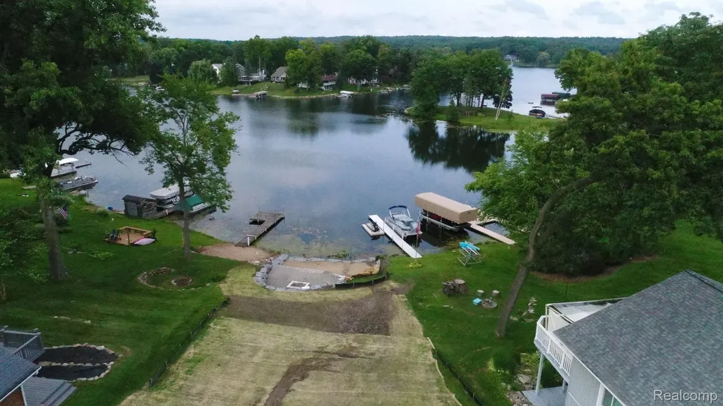 10418 King Road Springfield Charter Township MI 48350