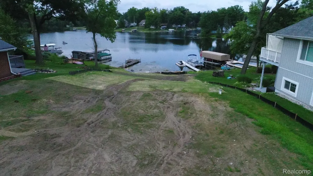 10418 King Road Springfield Charter Township MI 48350