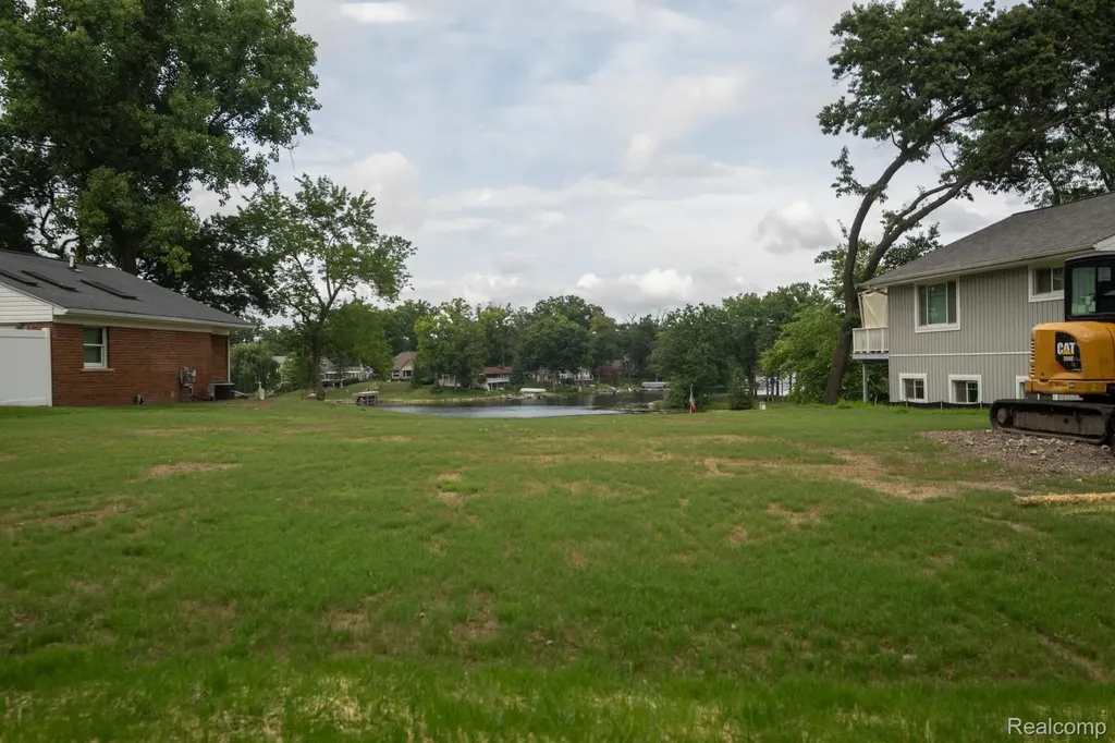 10418 King Road Springfield Charter Township MI 48350