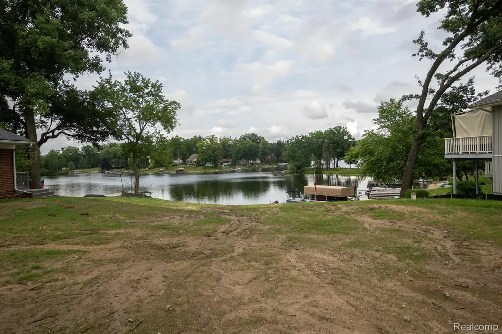 10418 King Road Springfield Charter Township MI 48350