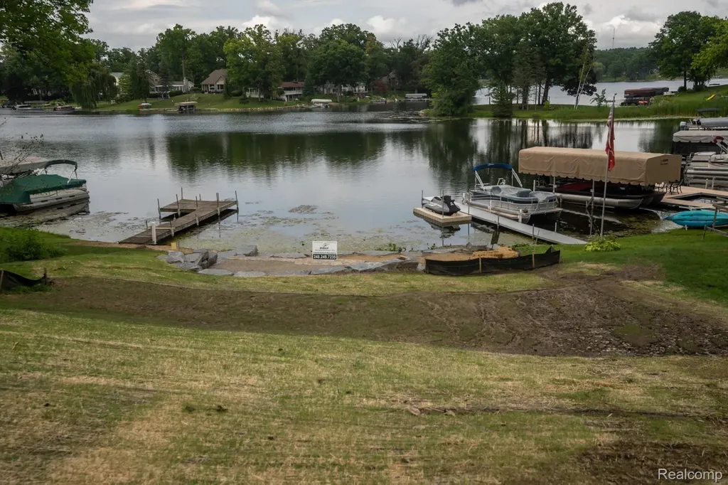 10418 King Road Springfield Charter Township MI 48350