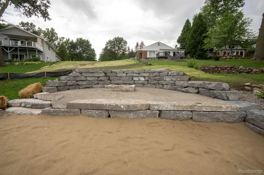 10418 King Road Springfield Charter Township MI 48350