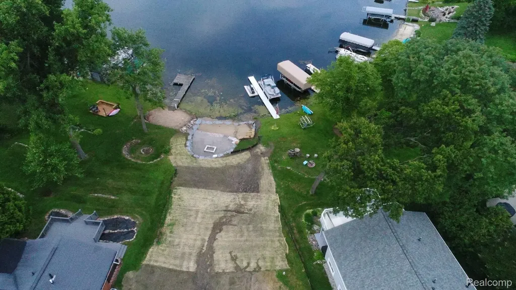 10418 King Road Springfield Charter Township MI 48350