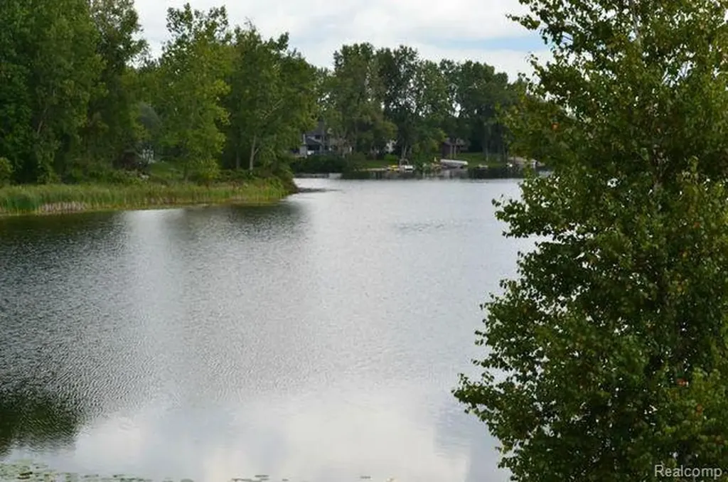 1974 Sandy Shores Drive Oxford Charter Township MI 48371