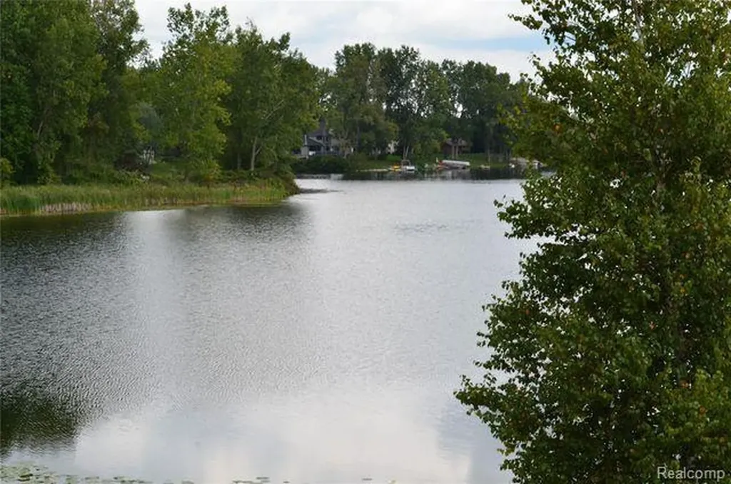 1974 Sandy Shores Drive Oxford Charter Township MI 48371