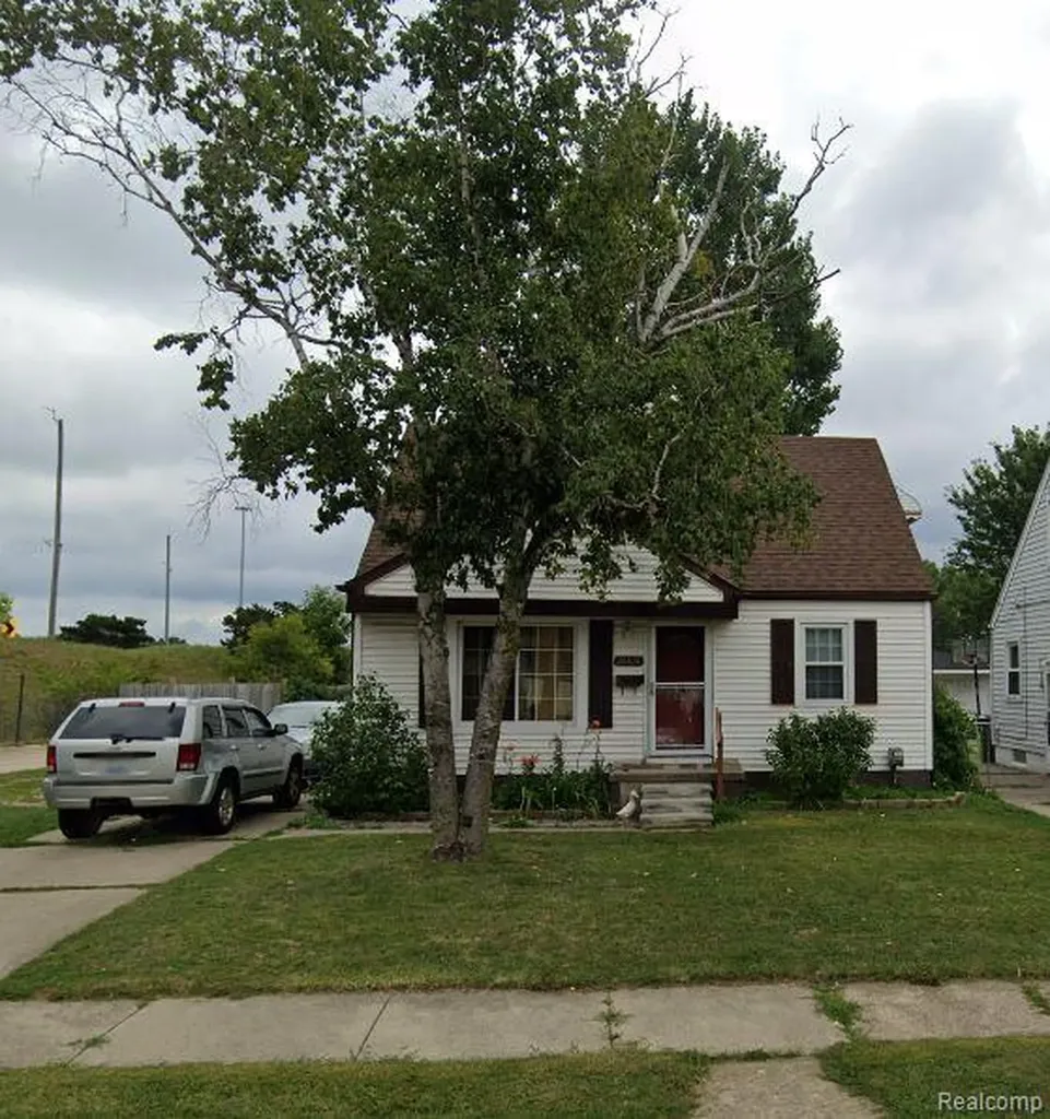 26828 Waldorf Street Roseville City MI 48066