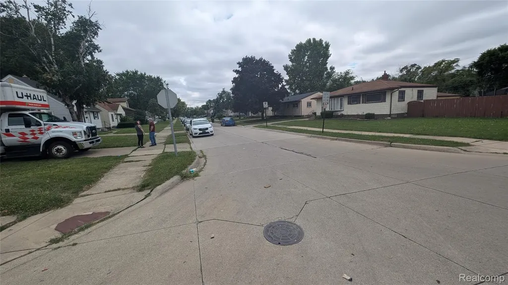 26828 Waldorf Street Roseville City MI 48066