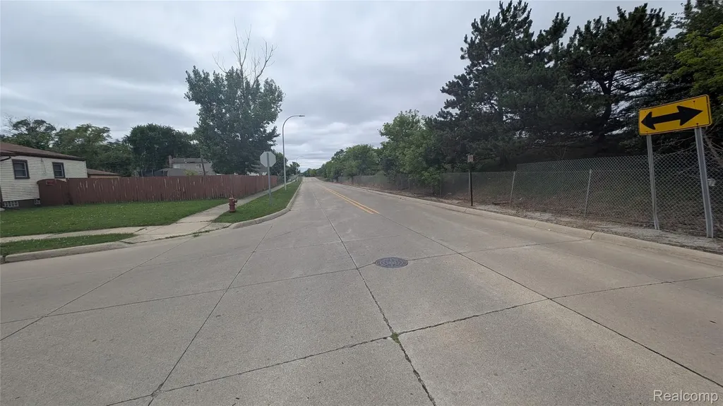 26828 Waldorf Street Roseville City MI 48066